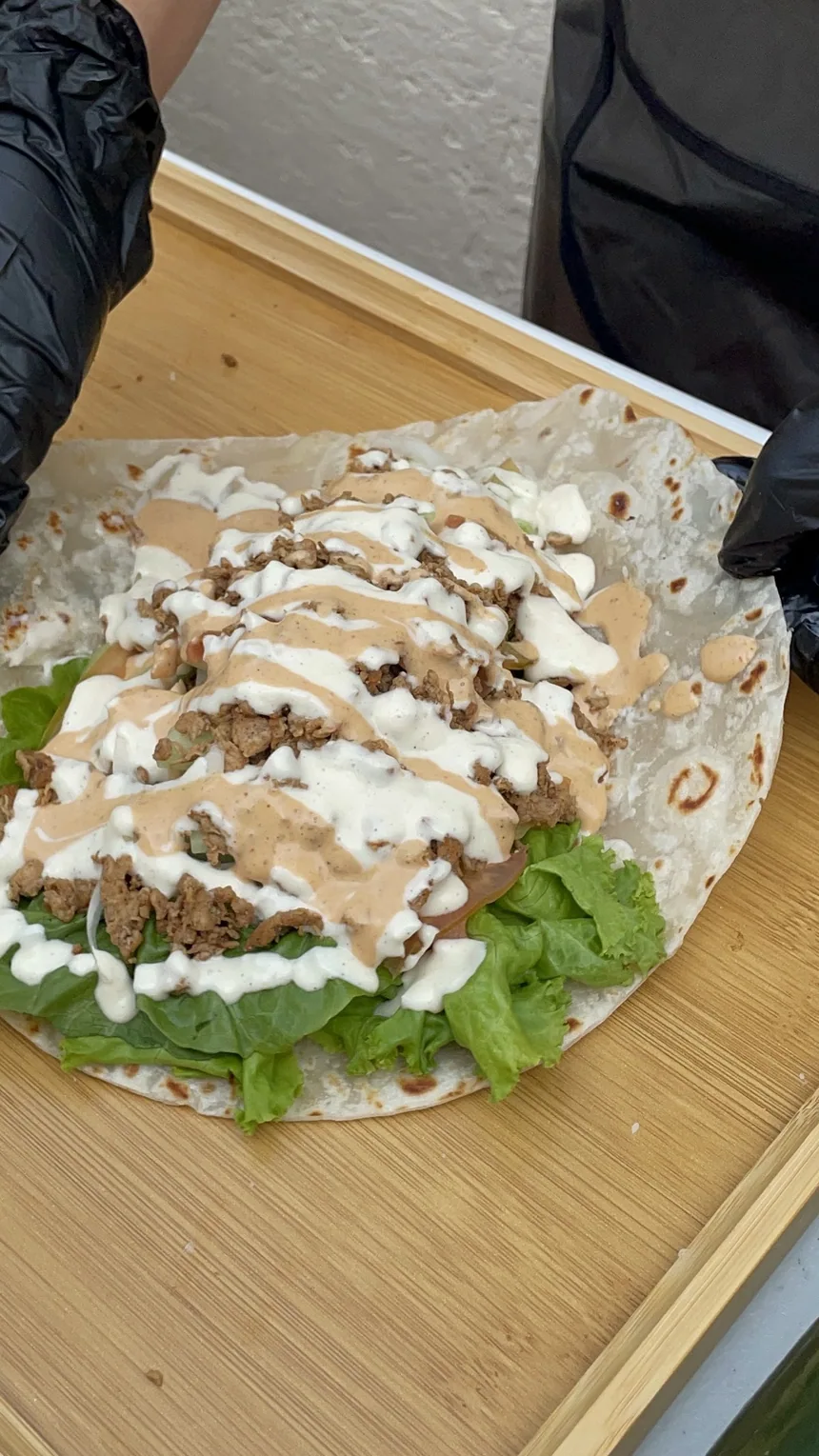 Shawarma ni Jane na inihahanda nang mano-mano